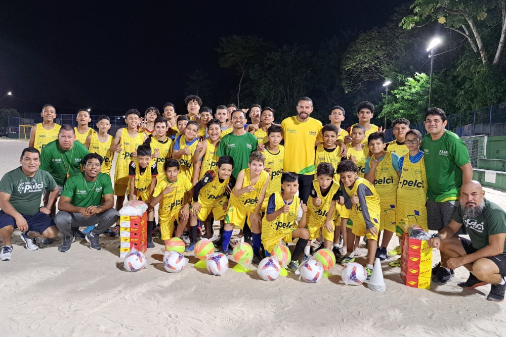 Sedel entrega materiais esportivos para núcleos do Programa Esporte e Lazer Sedel entrega materiais esportivos para núcleos do Programa Esporte e Lazer