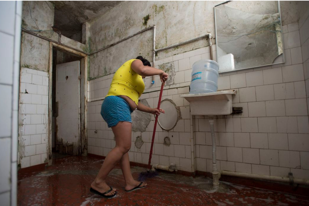 Mulheres gastam quase o dobro de tempo no serviço doméstico Mulheres gastam quase o dobro de tempo no serviço doméstico